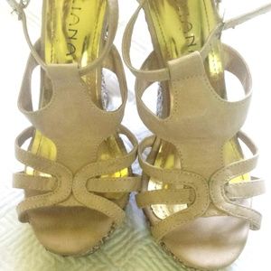 Liliana - Leather open toed wedges - Size 6